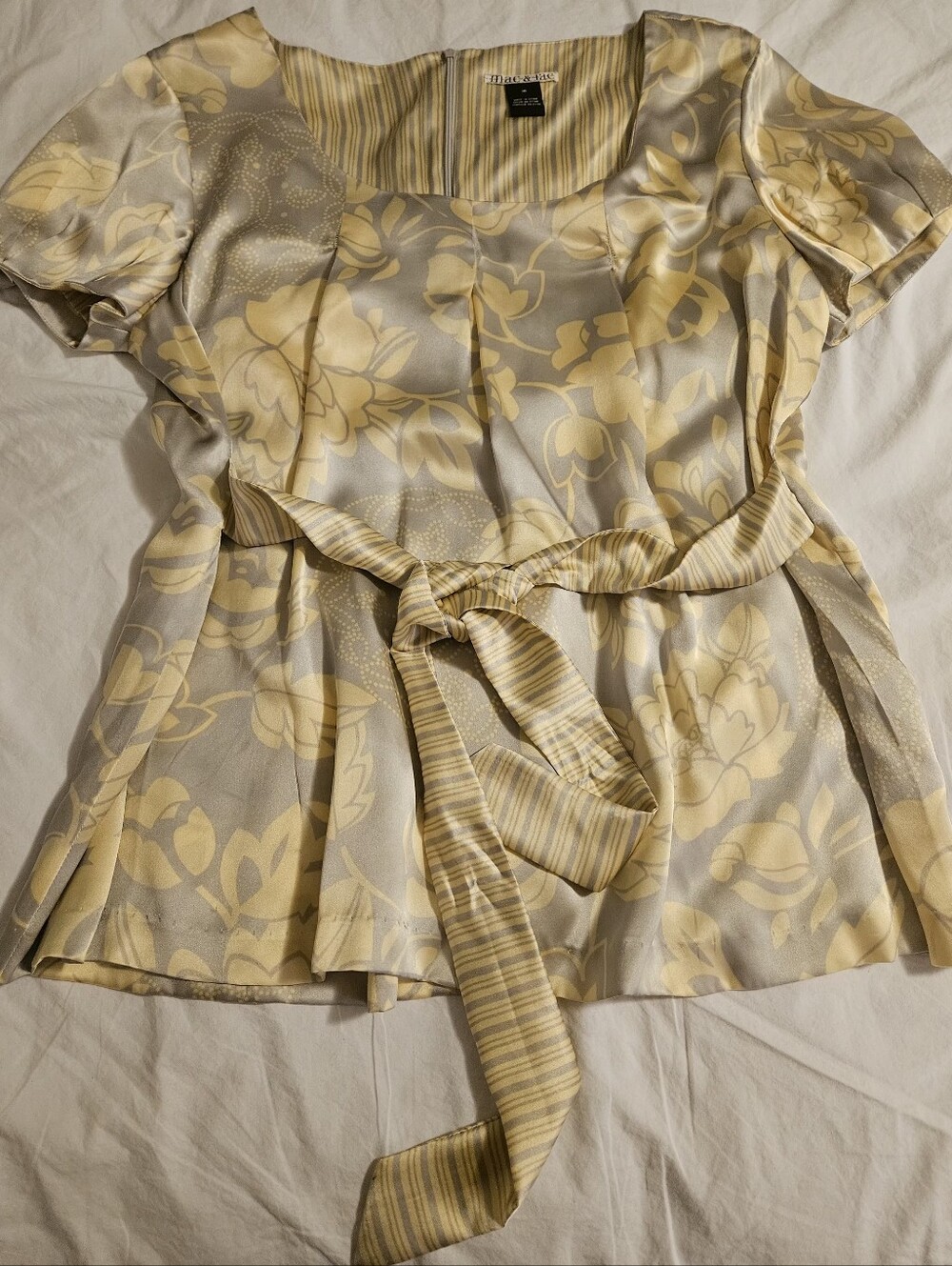 Silk Yellow and Light Gray Floral Tie-Waist Blouse - Picture 4 of 4